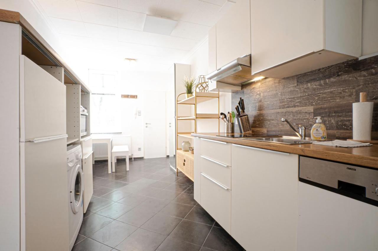 2-Room Apartment On The First Floor With Designer Renovation. Exit To The Courtyard. 15 Minutes To Schloss Schoenbrunn Vienna Exterior photo