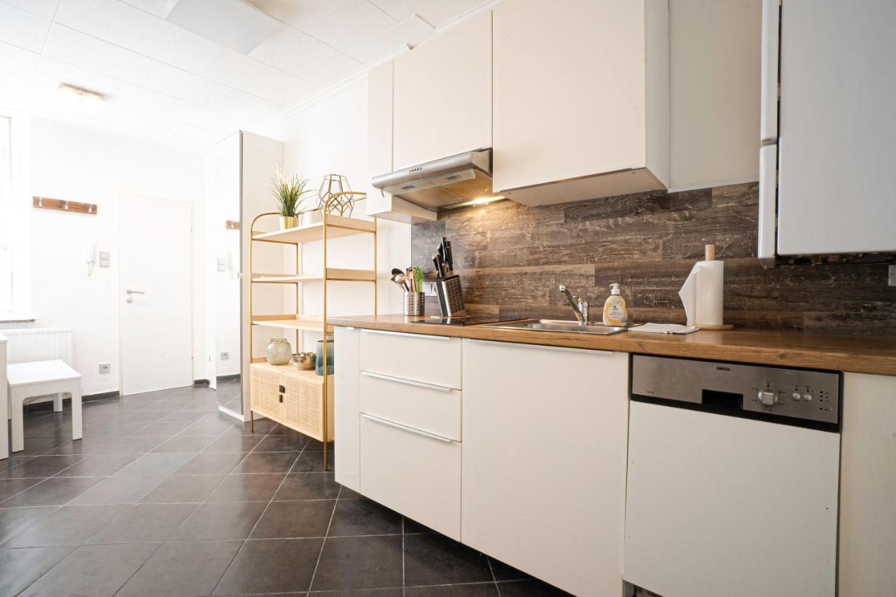 2-Room Apartment On The First Floor With Designer Renovation. Exit To The Courtyard. 15 Minutes To Schloss Schoenbrunn Vienna Exterior photo