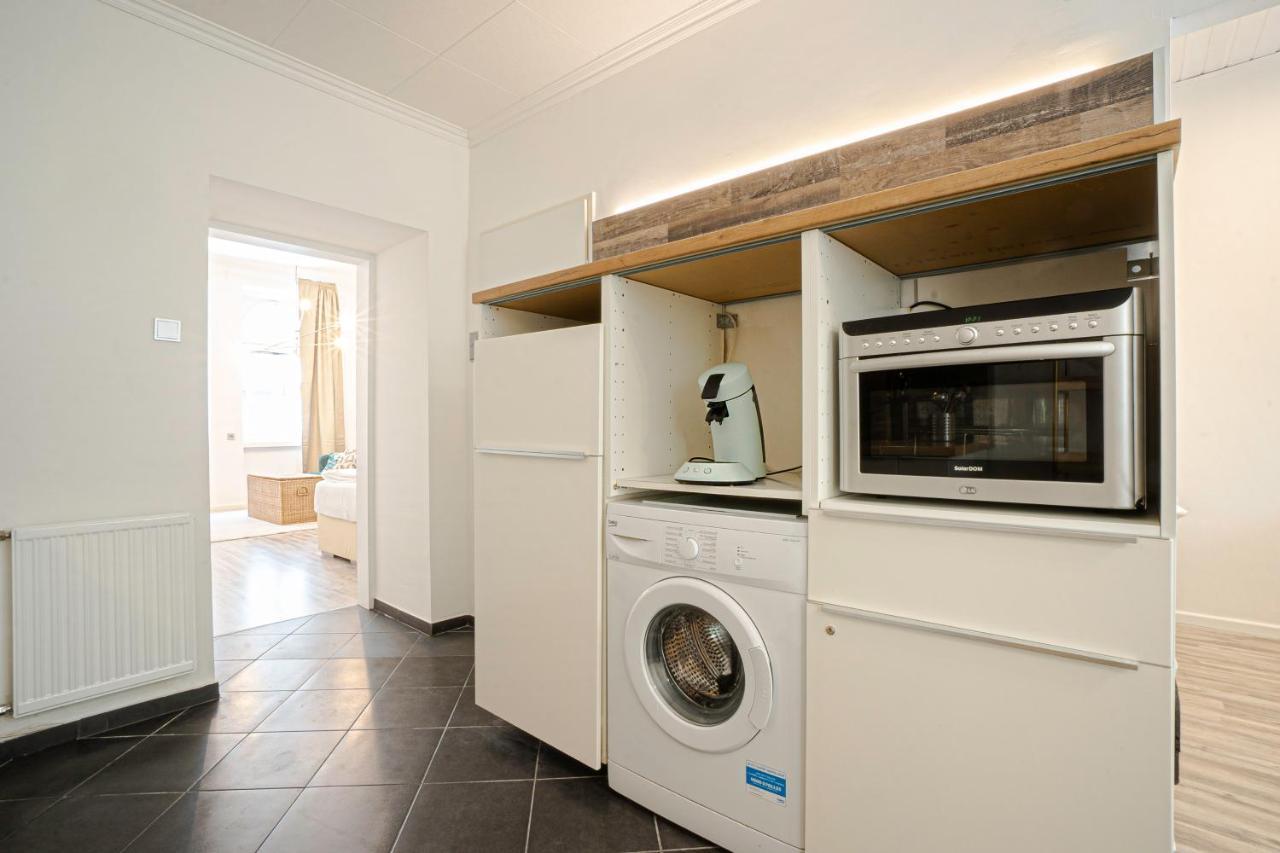 2-Room Apartment On The First Floor With Designer Renovation. Exit To The Courtyard. 15 Minutes To Schloss Schoenbrunn Vienna Exterior photo